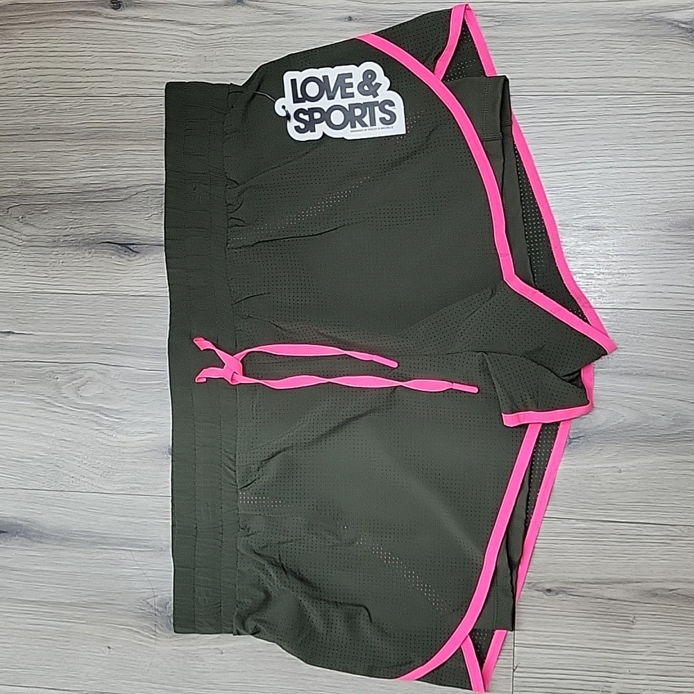 LOVE &SPORTS SHORTS.